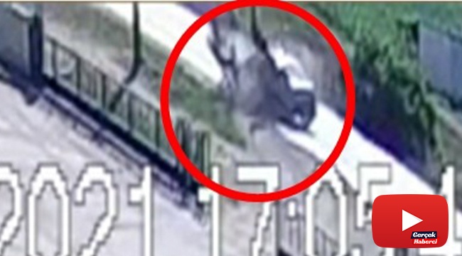 Otomobil ile motosikletin kafa kafaya çarpıştığı kazanın görüntüleri ortaya çıktı