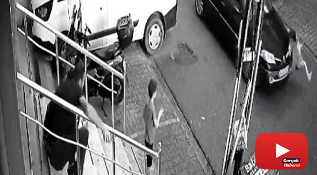 Otomobilin çocuğa çarpma anı kamerada