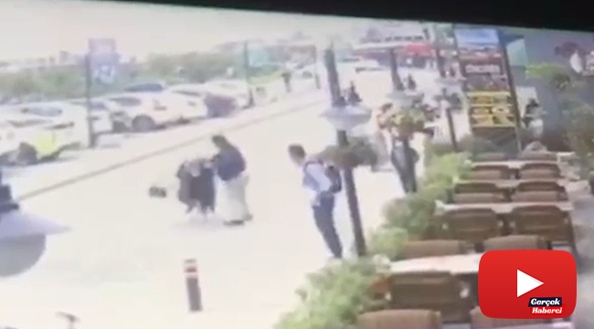 Restoran çıkışında karısını döven adama meydan dayağı