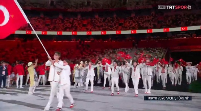 2020 Tokyo Olimpiyatları görkemli açılış töreniyle başladı...Milli sporcularımız açılış törenine giriş yaptı