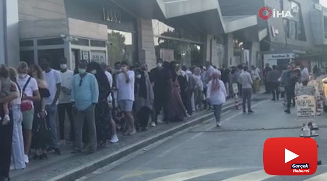 Alışveriş merkezlerinde bayram günü turist yoğunluğu