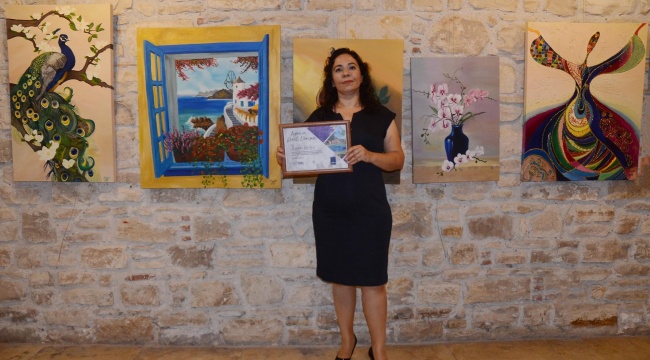 “AYŞE’NİN RENKLİ DÜNYASI” KUŞADASI’NDA