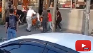 Çocukların kavgasında sandalye ve sopalar havada uçuştu