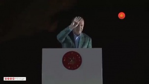 Erdoğan afet bölgesinde: Yangınlarla mücadele eden Marmaris'te de halka çay fırlattı!