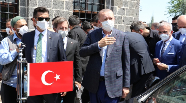 Erdoğan: CHP'li siyasetçilerin hezeyanlarında çok ciddi artış yaşanıyor, suç örgütlerinden medet umuyorlar