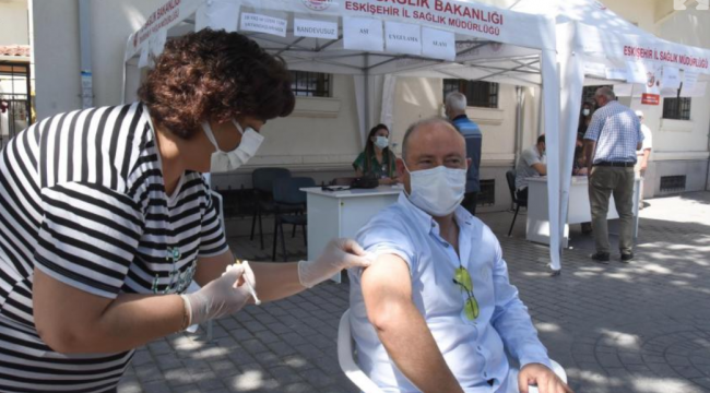 Eskişehir İl Sağlık Müdürü Bilge: Aşı olmayanlar yeni varyant oluşturabilir