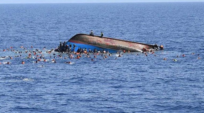Girit açıklarında mültecileri taşıyan tekne battı