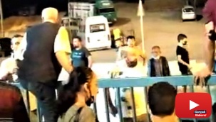 Kurbanlıklarını kesebilmek için kapıların üzerinden atladılar
