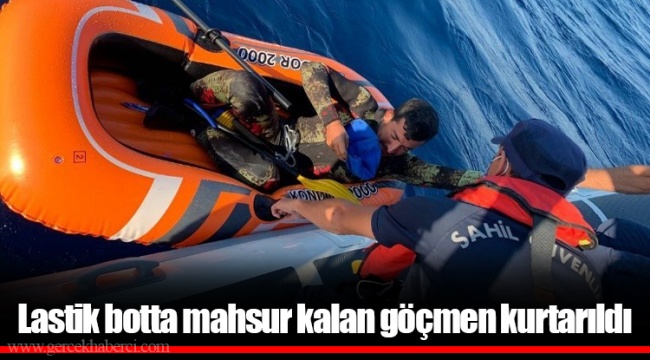 Lastik botta mahsur kalan göçmen kurtarıldı
