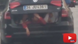 Otomobilin bagajındaki çocukların tehlikeli yolculuğu kamerada