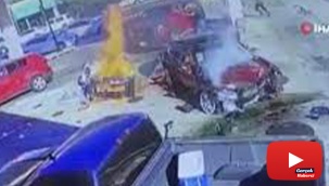 Otomobilin çarptığı yakıt pompası alev topuna döndü