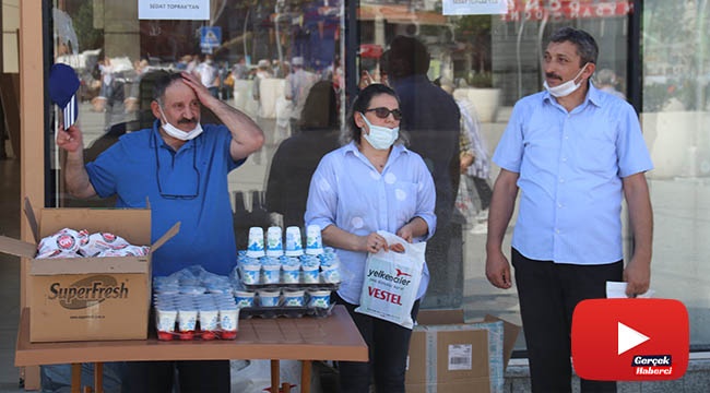 Profesör kazandığı tazminat davasıyla Rize’de ekmek arası döner dağıttırdı