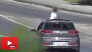 Sunrooftan çıkan çocuğun tehlikeli yolculuğu kamerada