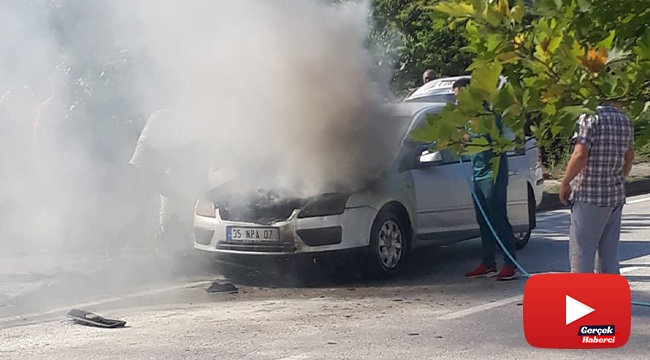Tatilden dönen gençlerin arabası alev aldı