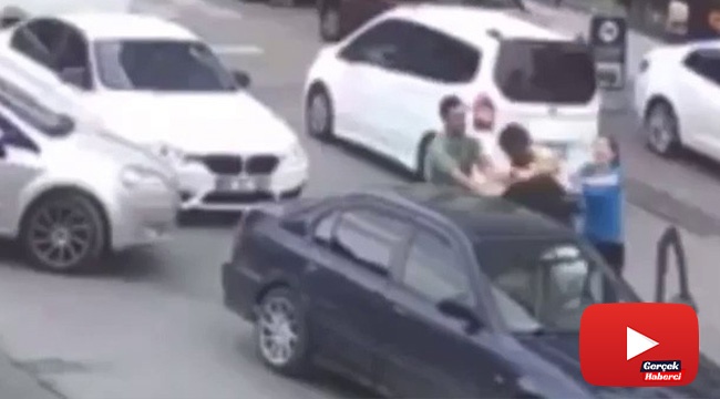 Trafikte yumruklu kavga kamerada