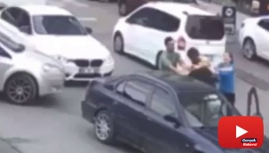 Trafikte yumruklu kavga kamerada