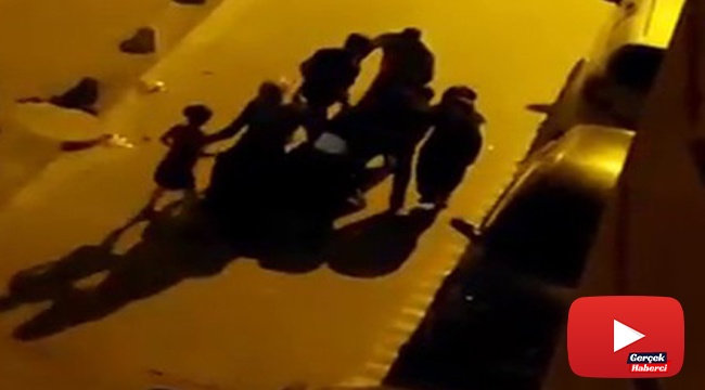 Ailesine bıçak çeken şahsı komşuları dövdü