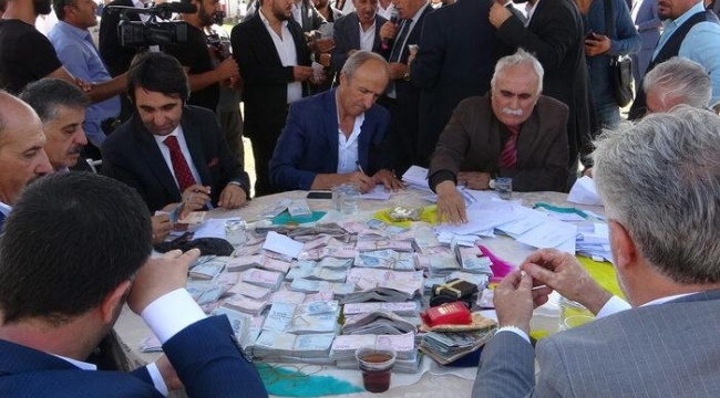 Aşiret düğününde damada 3,4 milyon TL, geline ise kilolarca altın takıldı