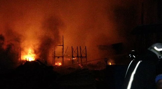Bursa'da palet fabrikasında yangın