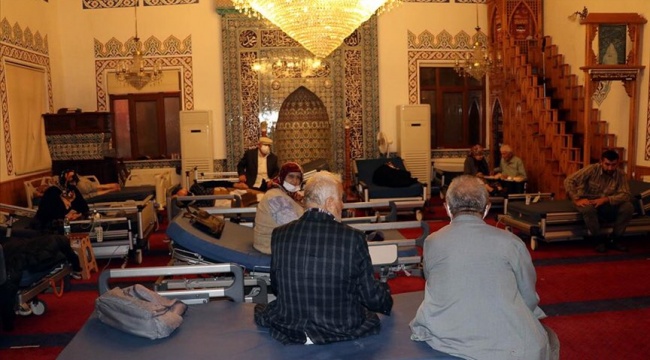CHP'li Baltacı: Dün sel mağdurlarına sahra hastanesi olarak hizmet veren camii, bugün Erdoğan'a hizmet versin diye boşaltıldı