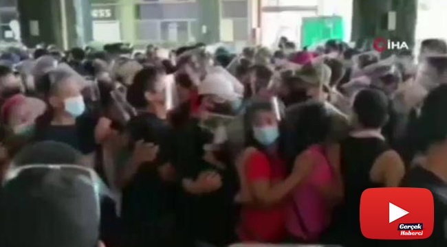 Filipinler'de halk, Covid-19 aşı merkezlerine hücum etti