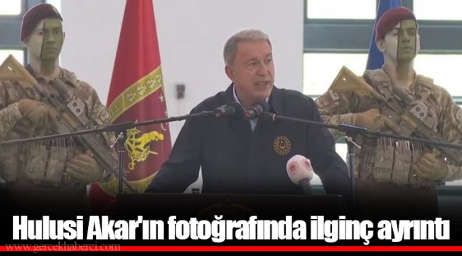 Hulusi Akar'ın fotoğrafında ilginç ayrıntı