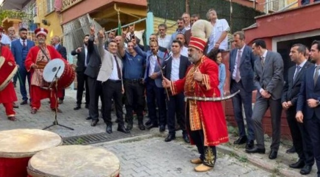 MHP’nin etkinliğinde bozkurt işareti yapan emniyet görevlisi hakkında soruşturma başlatıldı