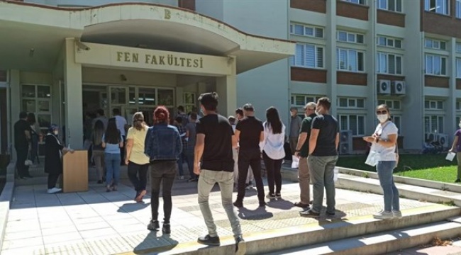 Açıköğretim öğrencileri aylar sonra yüz yüze sınava girdi