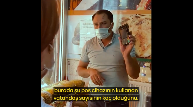Akşener'e elindeki pos cihazını gösteren esnaf: 100 tane müşterimden 99'u kredi kartı kullanıyor