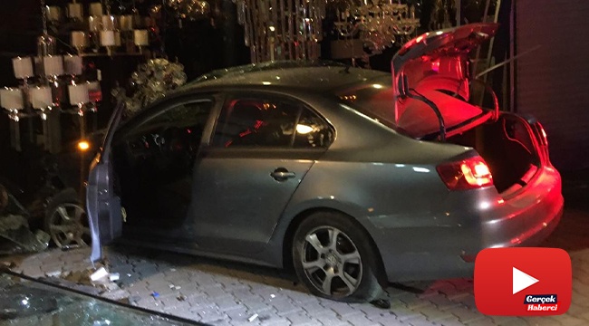 Alkollü şahıslar önce araçla dükkana girdi, sonra taksiye binip kaçtı