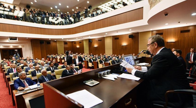Ankara Büyükşehir Meclisi’nde AK Parti ve MHP’li üyeler aylık 2.5 milyon TL gelire “hayır” dedi