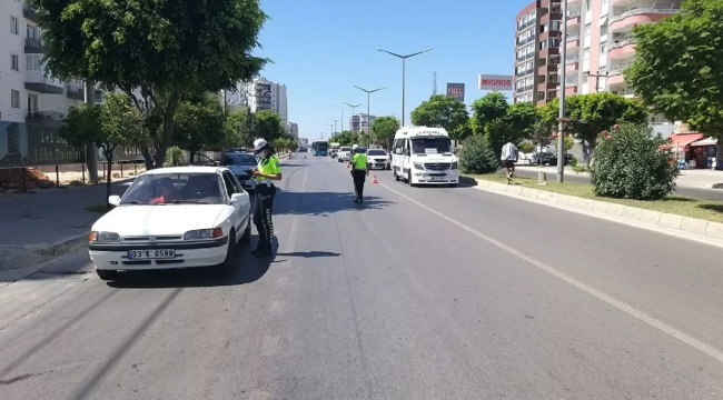 Mersin'de çevreyi rahatsız eden 2 bin 139 araç trafikten men edildi