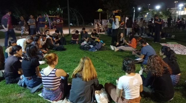 Öğrencilerin #Barınamıyoruz eylemleri sürüyor: 11 kentte sokakta sabahlayacaklar