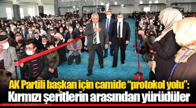 AK Partili başkan için camide “protokol yolu”: Kırmızı şeritlerin arasından yürüdüler