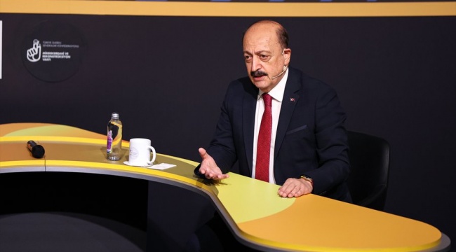 Bakan Bilgin: 'Gençler Türkiye'den kaçmak istiyorlar' diye bakmamak lazım. Gençler dünyayı tanımak istiyorlar