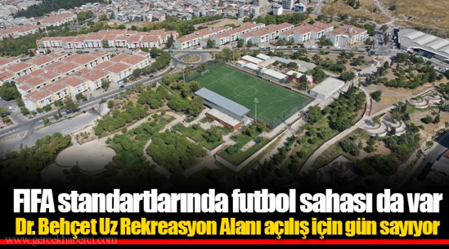 FIFA standartlarında futbol sahası da var