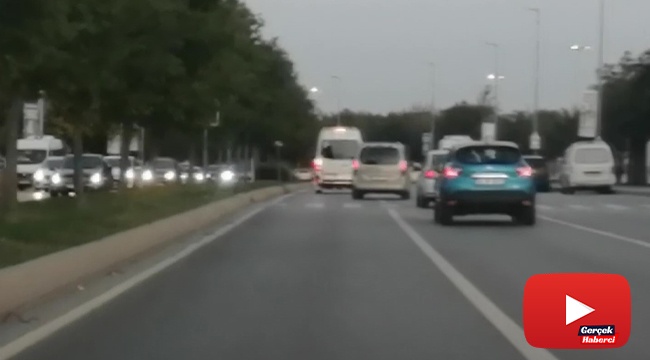 Kartal sahil yolunda art arda makas atan otomobil kamerada