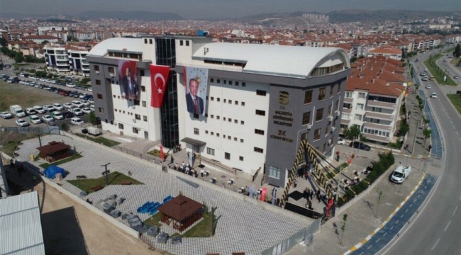 Kızılay İçin Bağışlar Toplandı Belediyeye Hizmet Binası Yapıldı