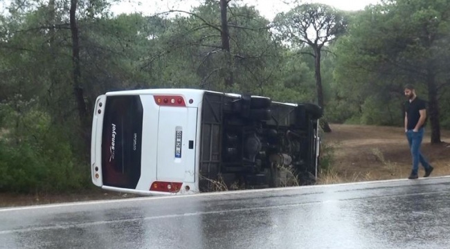 Manavgat'ta tur otobüsü devrildi: 8 yaralı