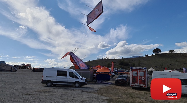 Off-Road yarışları sırasında oluşan hortum çadırları uçurdu