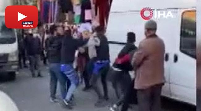 Pazarcıların tekmeli yumruklu kavgası kamerada
