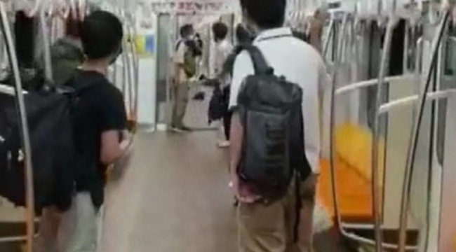 Tokyo'da bıçaklı saldırı: Treni ateşe verip 15 kişiyi yaraladı