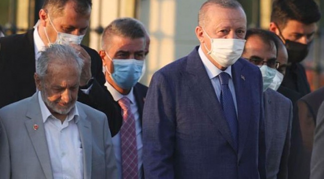 Yeni Şafak yazarı Orakoğlu: Saadet Partisi YİK Başkanı Oğuzhan Asiltürk aşı olmadığı ve maske takmadığı için Koronavirüs'e yakalanarak vefat etti