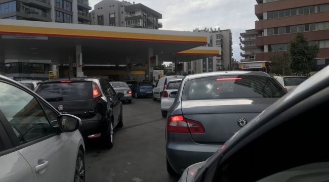 Zam haberinin ardından petrol istasyonlarında kuyruk oluştu