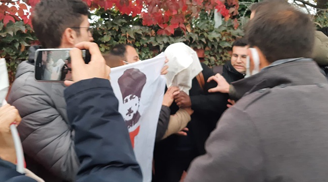 Amerikan askerlerinin başına çuval geçirdiler