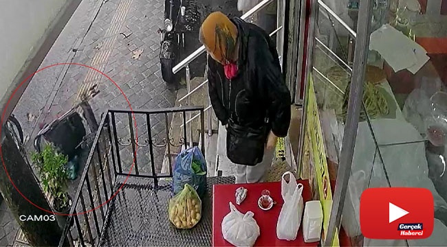 Annesinin bebek arabasının içinde yalnız bıraktığı çocuk yola düştü