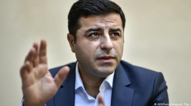 Demirtaş'tan dolar yorumu: Bunun adı vatanı satmak