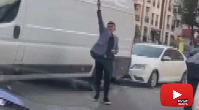 Düğün konvoyunda silahlı, çakarlı maganda kamerada