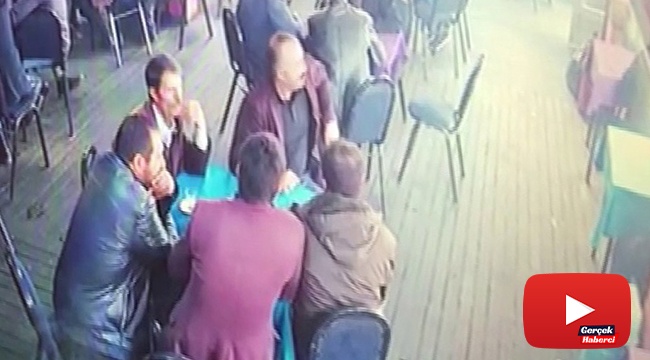 Kahvehanedeki vatandaşların depremden kaçış anı güvenlik kamerasına yansıdı
