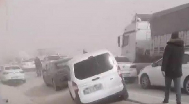 Konya-Ankara yolunda kum fırtınası! 30 araç birbirine girdi